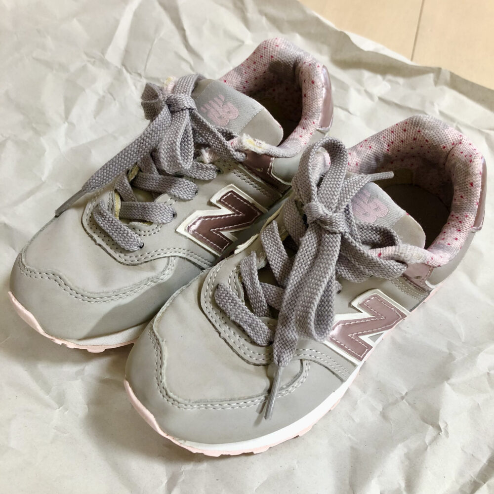 グレーのニューバランス